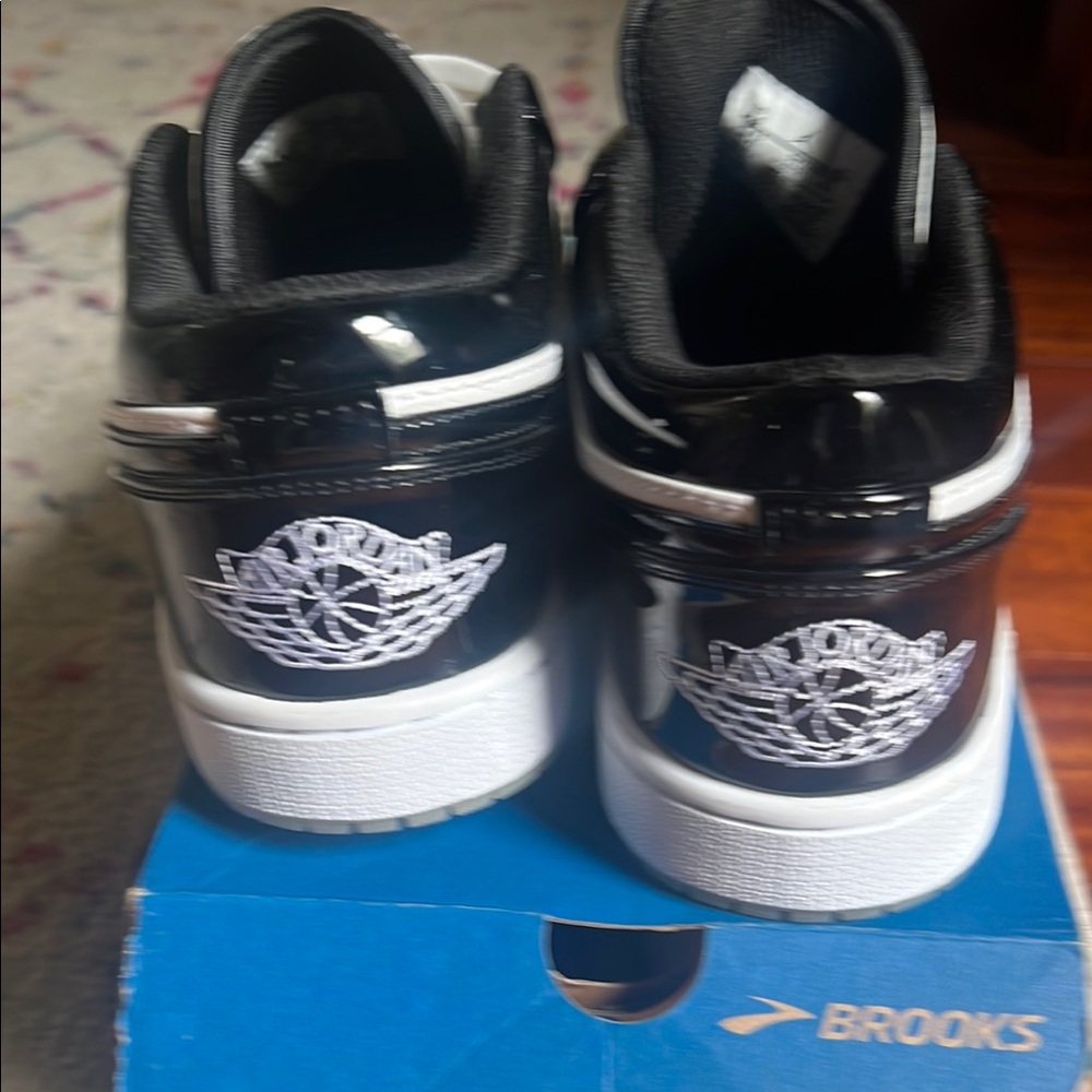 Nike Black and White Sneakers High-Top Design - Picture 3 of 4